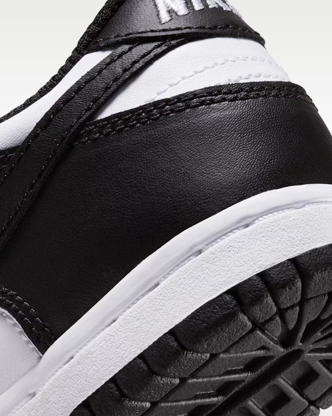 Nike Dunk Low 'Panda'